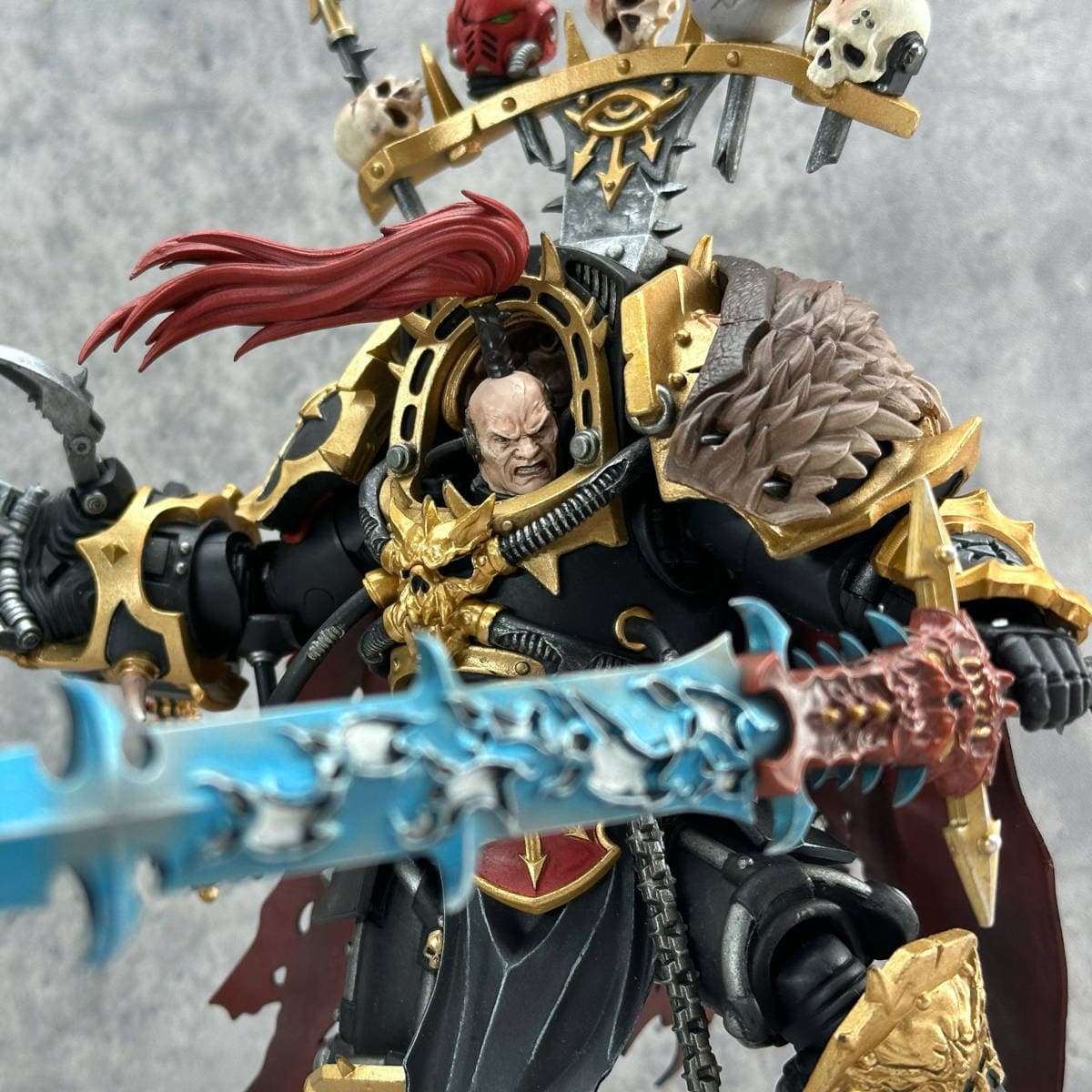 JoyToy's Warhammer 40,000 Abaddon the Despoiler Figure Review Released