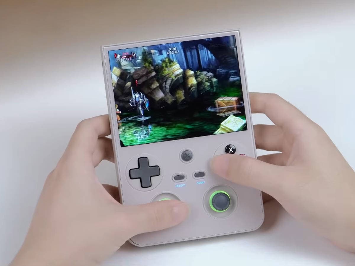 Предзаказ на портативную консоль со стеклянной фронтальной панелью