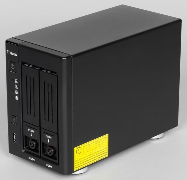 Внешний вид Thecus N2810 Внешний вид Thecus N2810