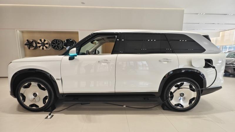 Zeekr Range Rover Первый Zeekr с ДВС переманивает поклонников Range Rover и Bentley