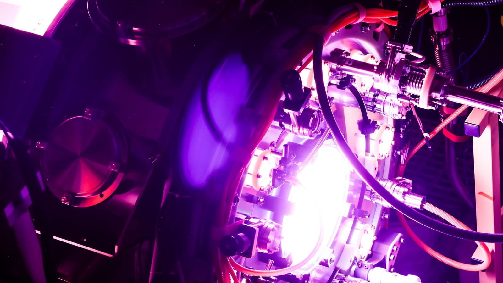 Глава OpenAI покинул совет Helion на фоне переговоров о поставках термоядерной энергии