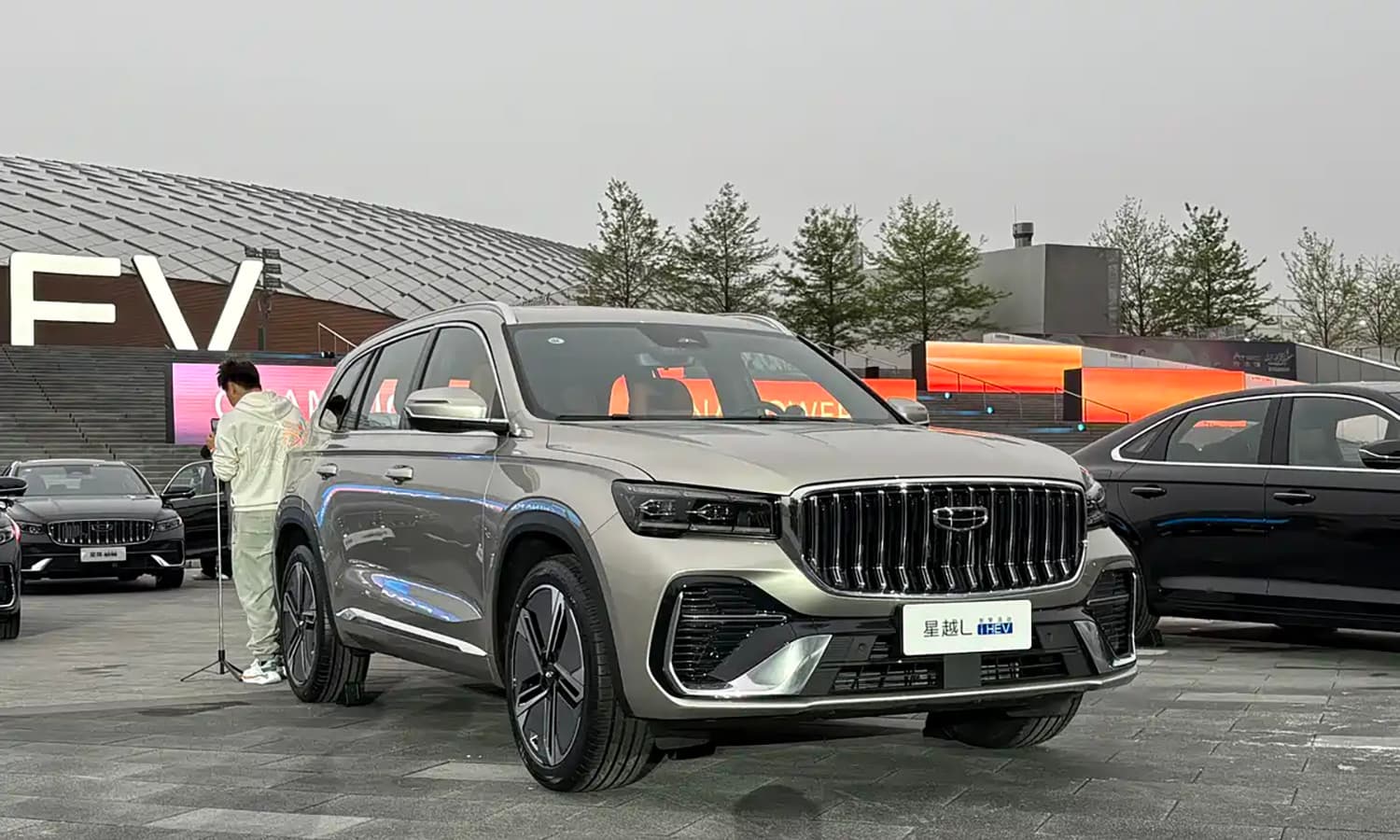 Особо мощный, экономичный и плавный Geely Monjaro вышел в Китае: за 313-сильный Monjaro i-HEV Smart Hybrid с расходом 4,75 л/100 км просят 142 тыс. юаней (1,6 млн рублей)