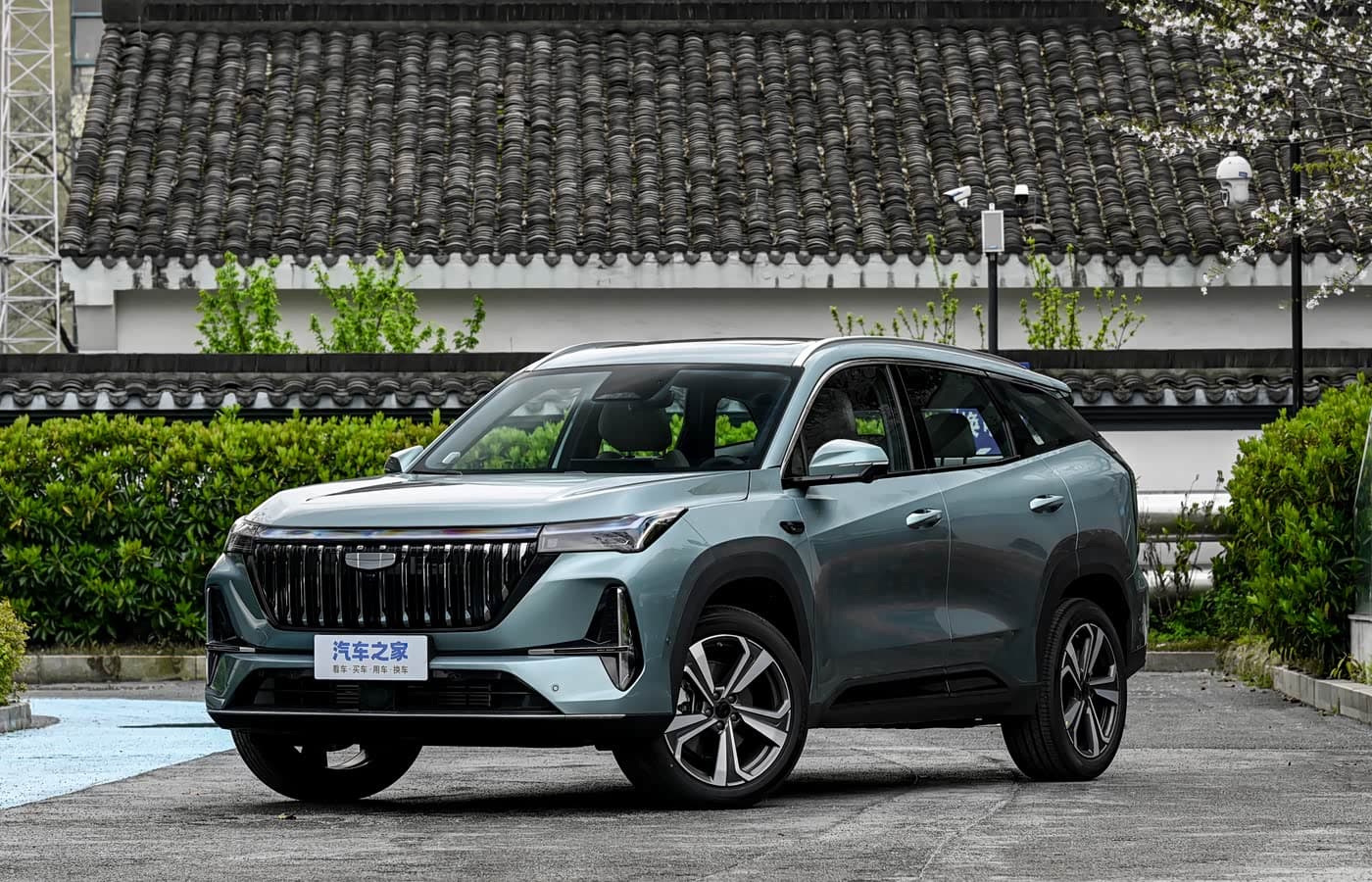 Geely Atlas впервые получил автопилот. В Китае представлен Boyue L Little Blue Light Edition за 120 тыс. юаней (1,4 млн рублей)