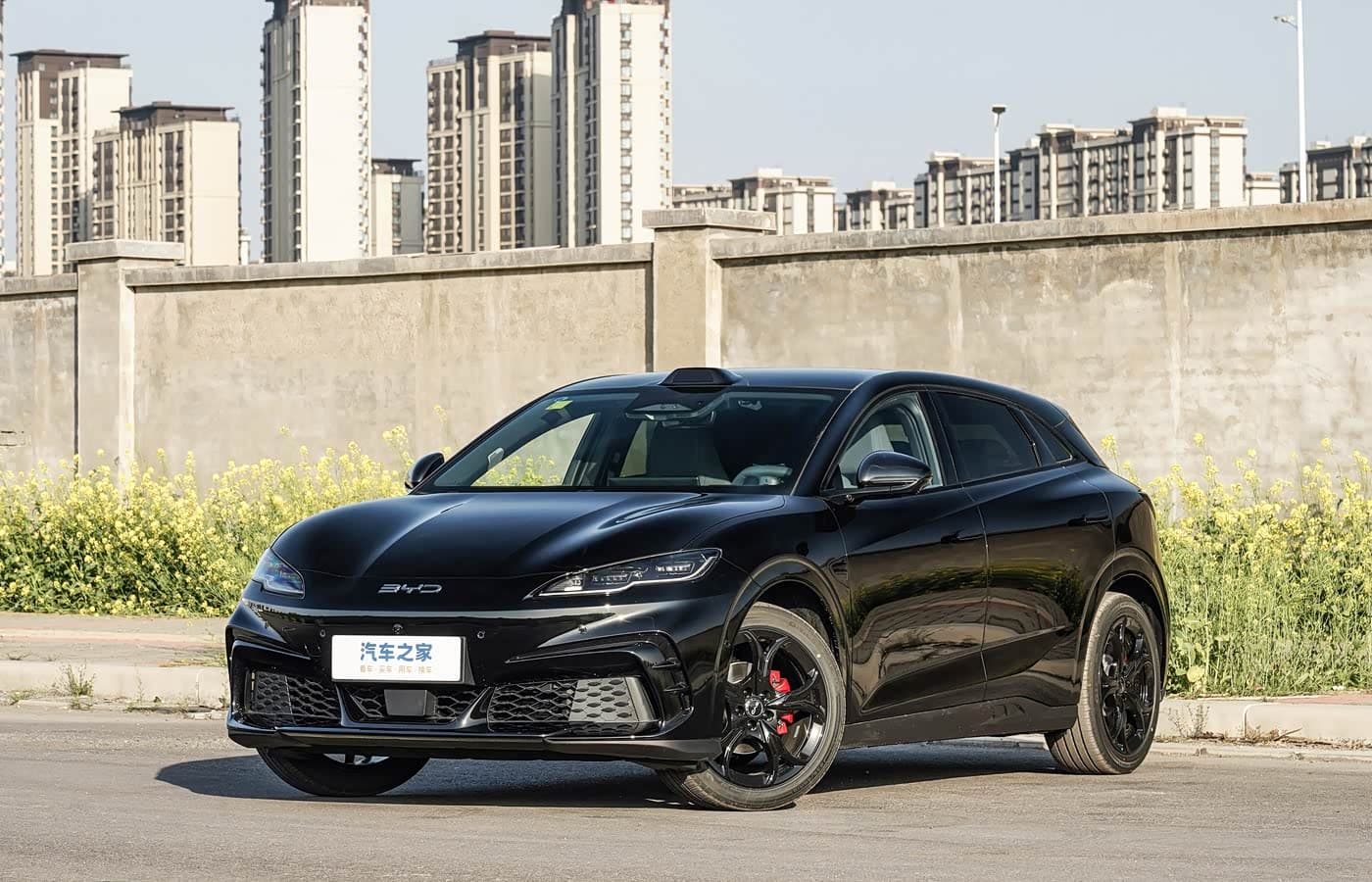 Для тех, кому ездить много и дешево: представлены BYD Seal 2026 06GT и Seal 2026 06 DM-i Touring Edition — от 112 тыс. юаней (1,3 млн рублей)