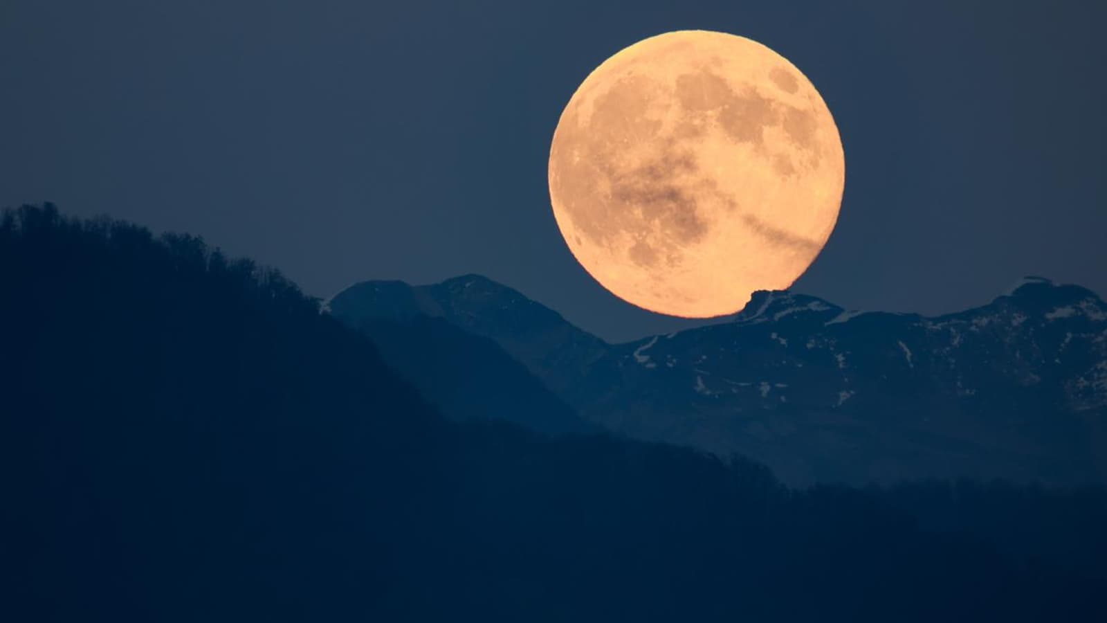Звёздные затмения: Луна в мае шесть раз закроет собой звезды