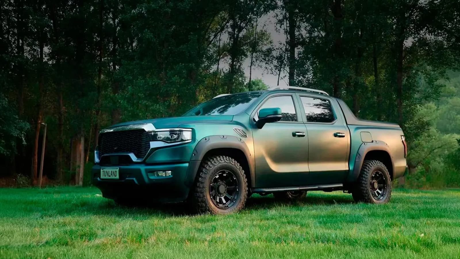 В России появится мощный рамный пикап Foton Tunland V9: 376 л.с. и расход 2 л/100 км при заряженной батарее