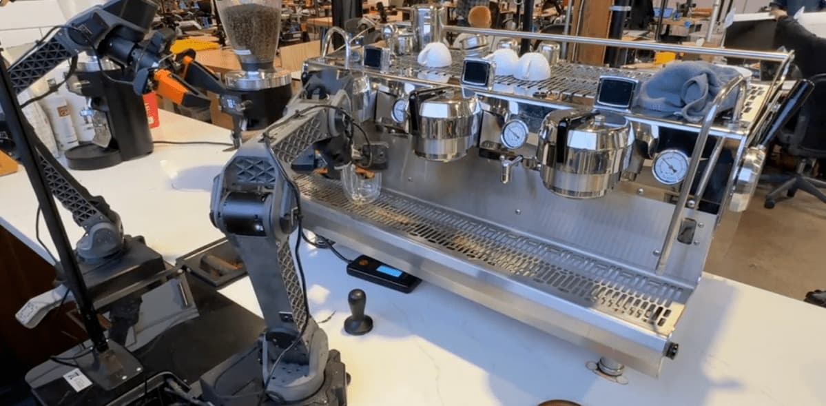 Роботы начали обобщать: робот от Physical Intelligence  осваивает новые задачи без обучения