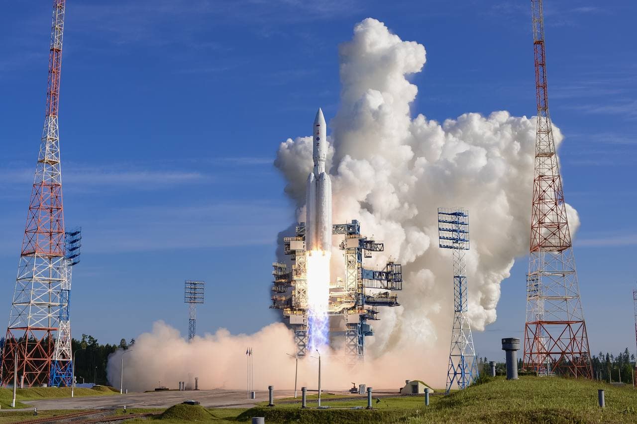 Ракета Ангара на старте