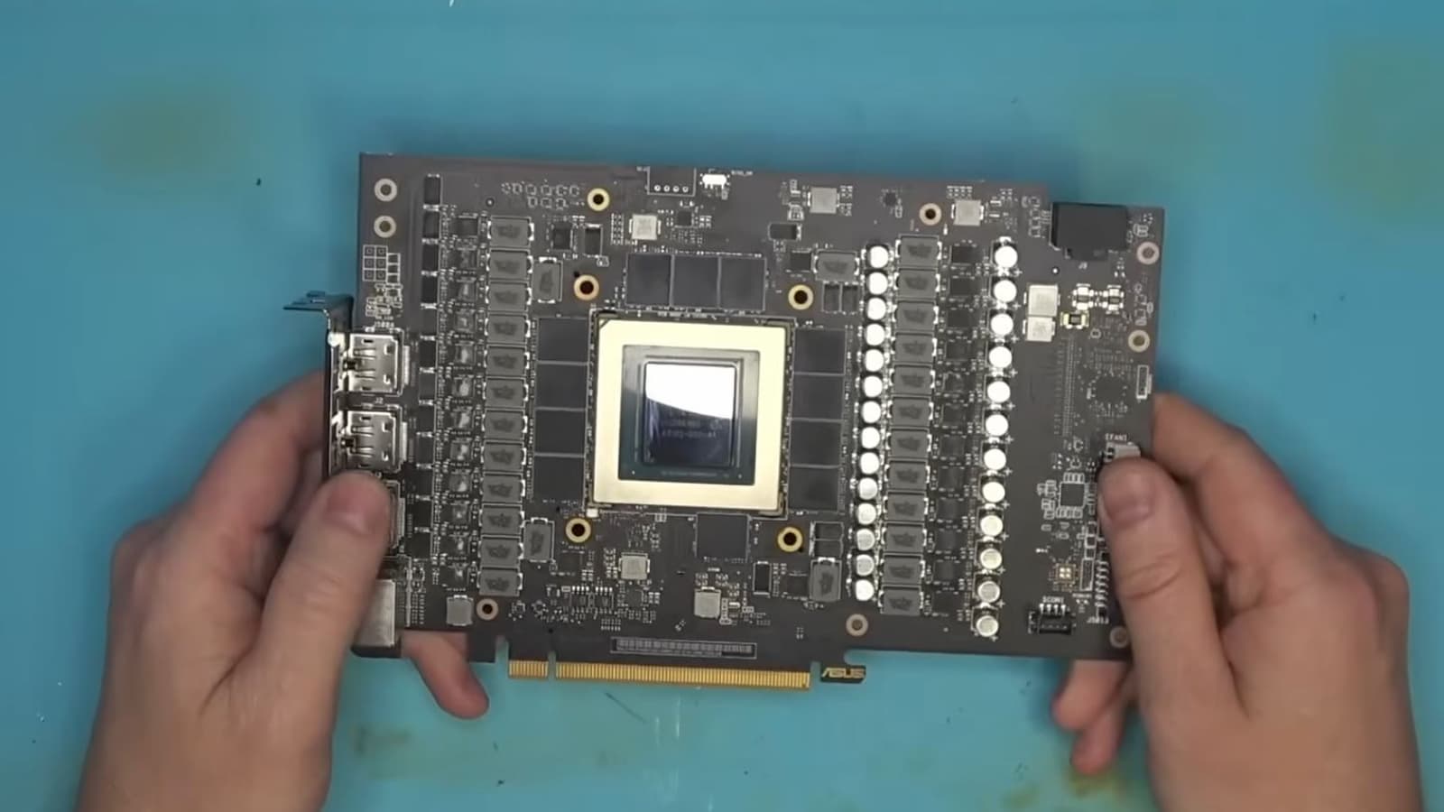 Пользователь купил подержанную GeForce RTX 4090, а у нее подделан и GPU, и чипы памяти