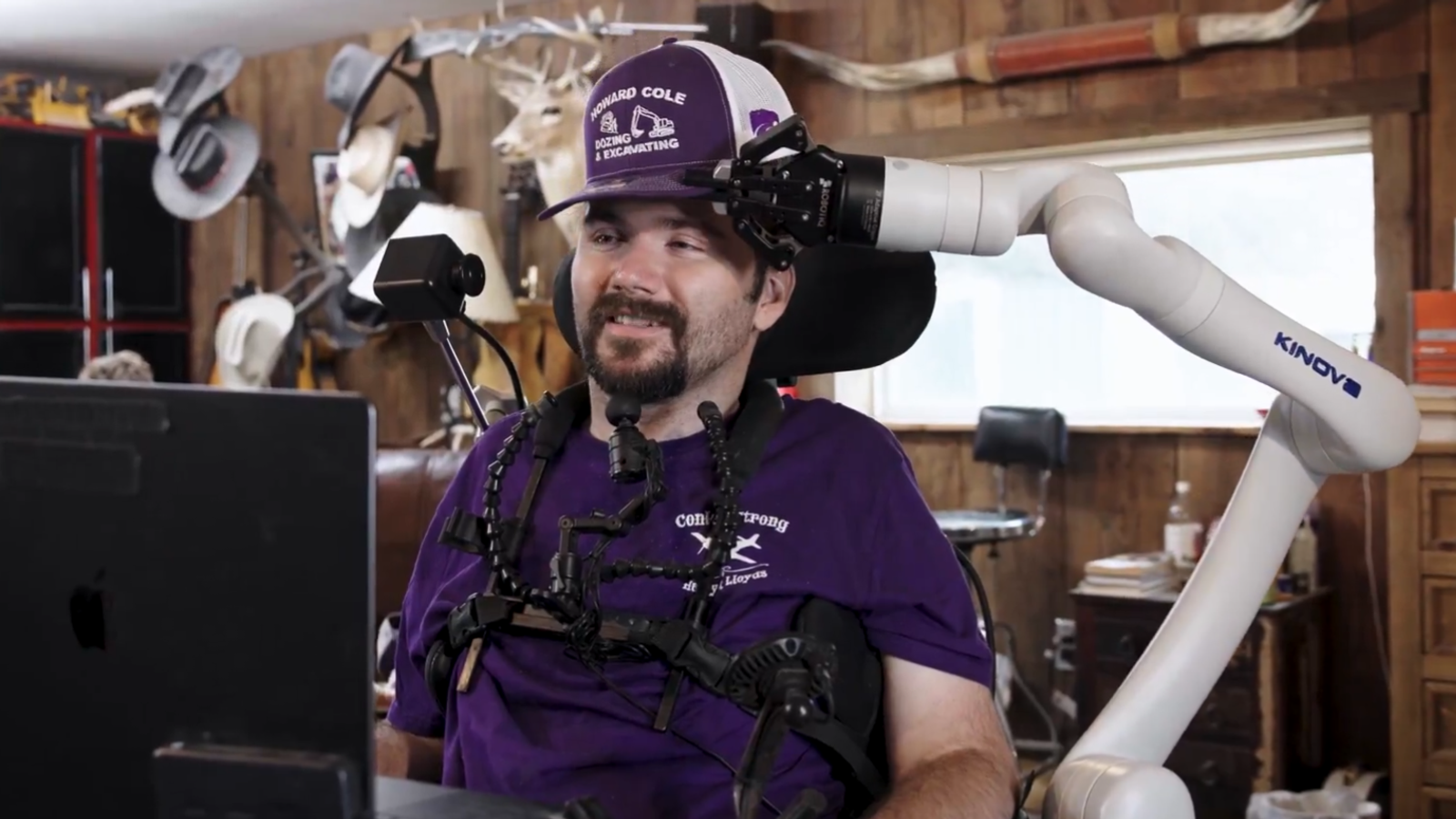 Neuralink Илона Маска показала, как парализованный человек управляет роботом силой мысли