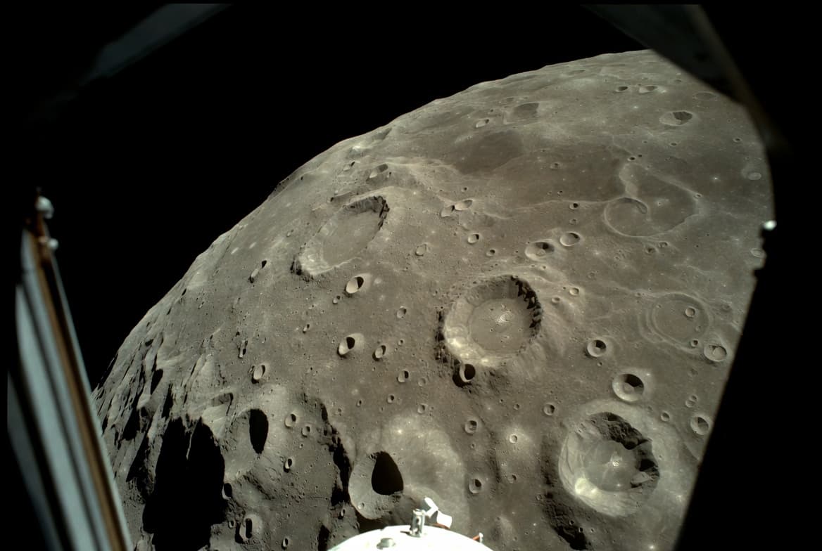 У них будет всего несколько часов: астронавты миссии Artemis II провели перед полётом геологические полевые тренировки, чтобы лучше изучить Луну