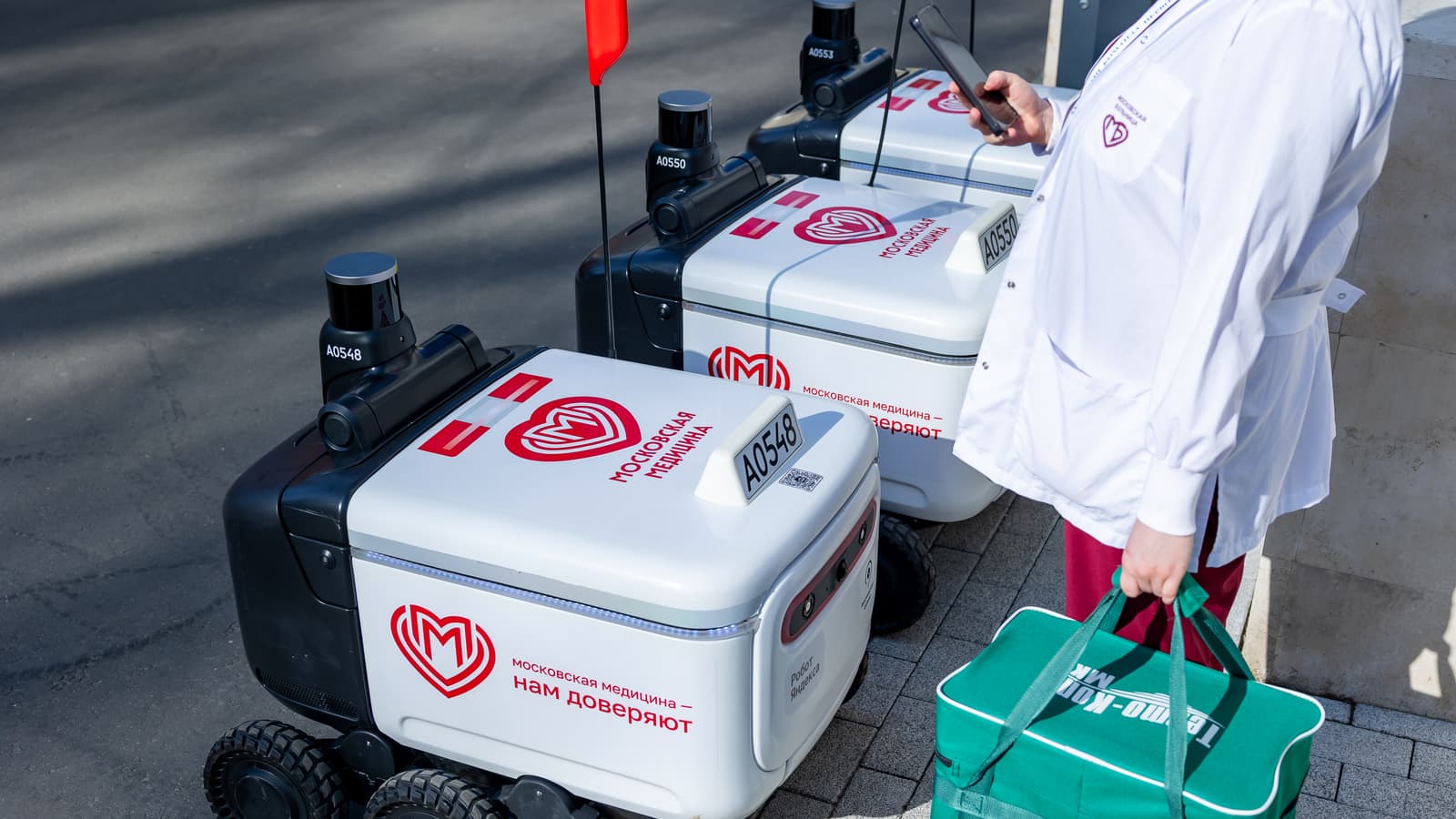 Роботы-доставщики Яндекса появились в больницах Москвы