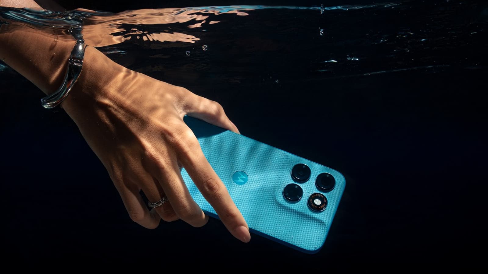 200 Мп, IP69, 5200 мАч и даунгрейд платформы: представлен Moto G87 на SoC MediaTek Dimensity 6400