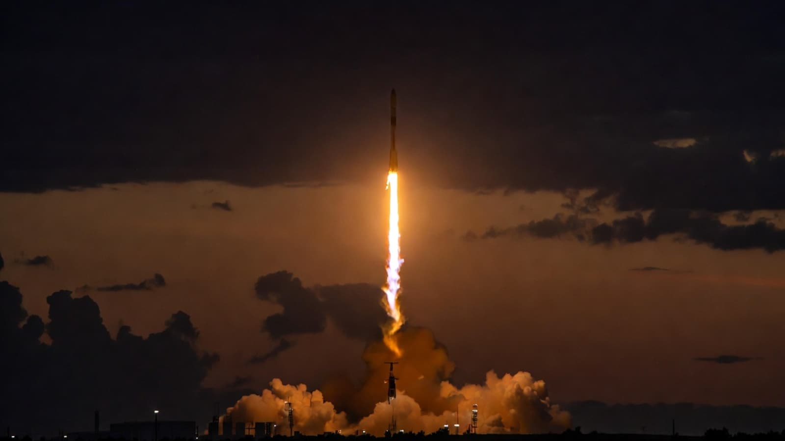 Россия готовит к полёту совершенно новый космический корабль: на Восточном установили спецстенд