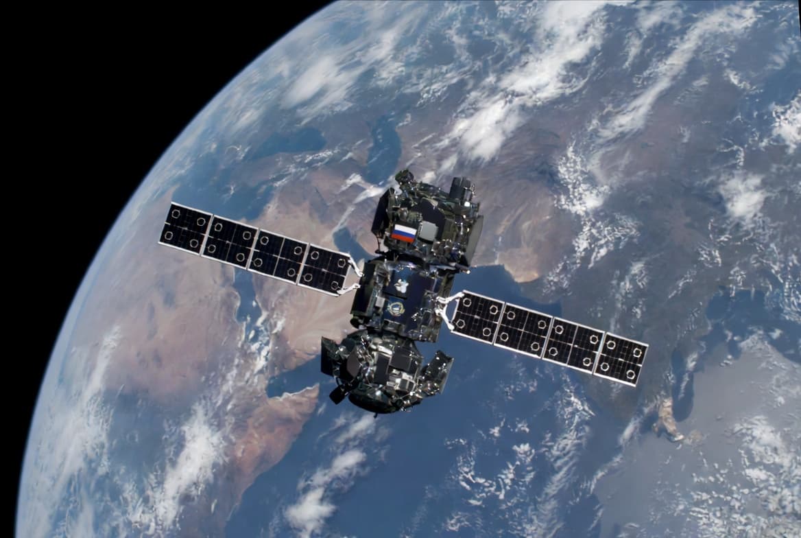 Российский спутник «Экспресс-АМУ4» обеспечит Европу, Африку и Латинскую Америку широкополосным доступном в интернет. Аппарат запустят в 2028 году