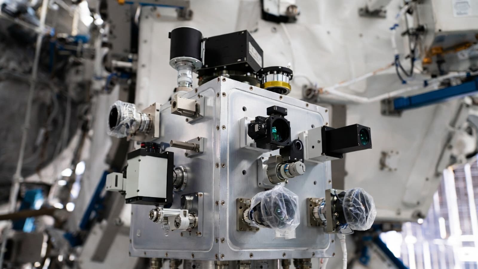 На МКС проверили «Солнце-Терагерц»: прибор поможет предсказывать вспышки на Солнце