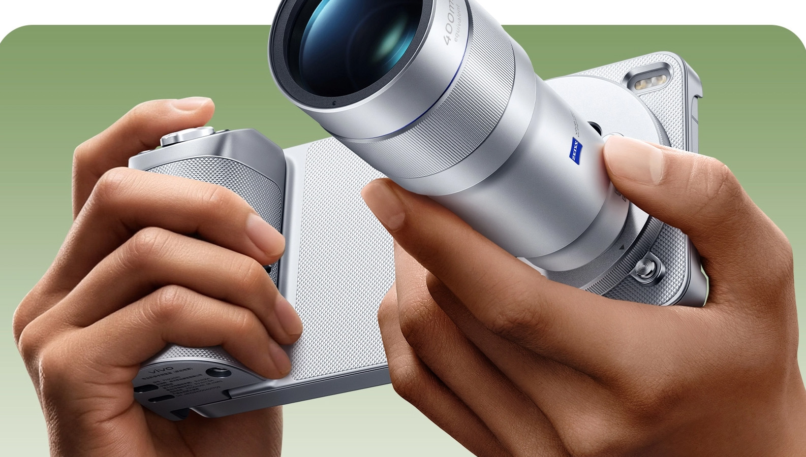 2300 евро с дополнительным объективом или 1900 евро за сам смартфон. Названы европейские цены Vivo X300 Ultra