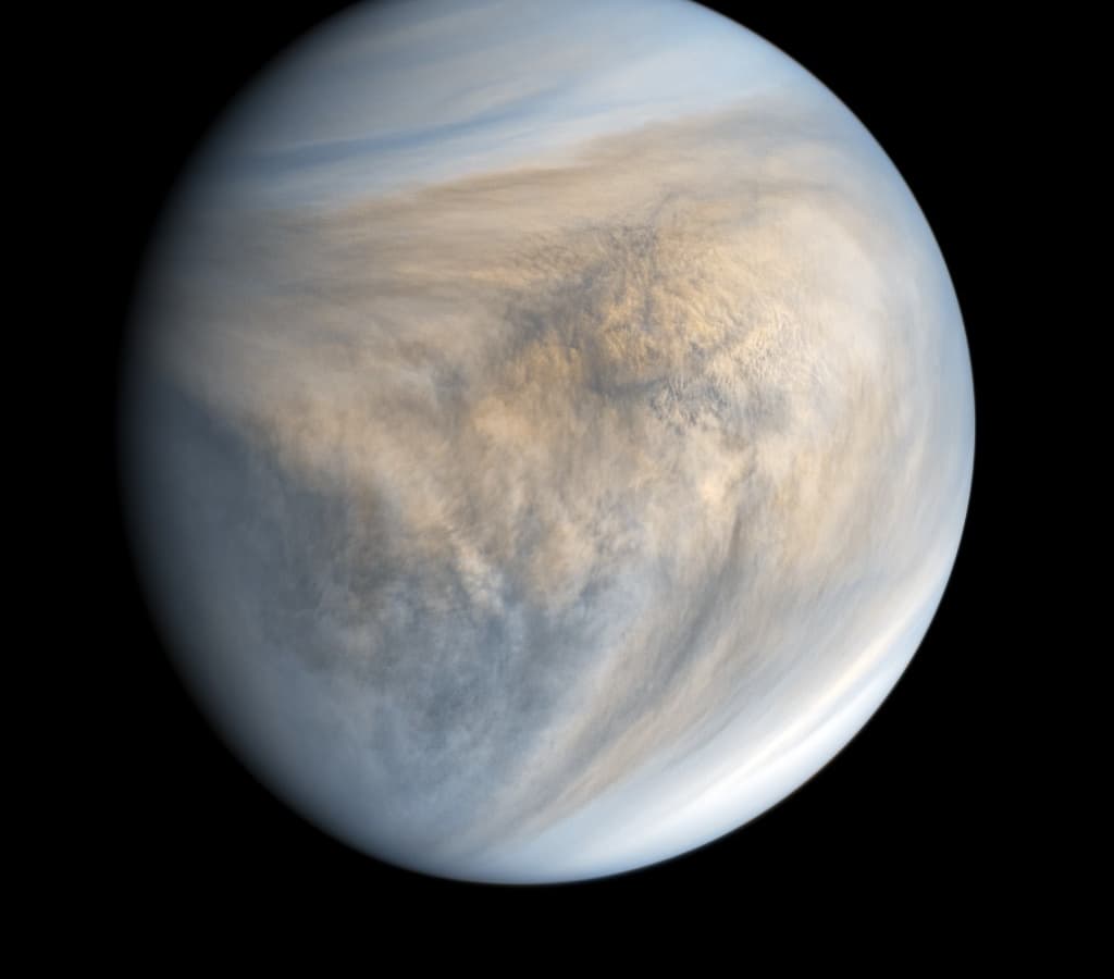 Космическая пыль оказалась источником загадочной дымки Венеры