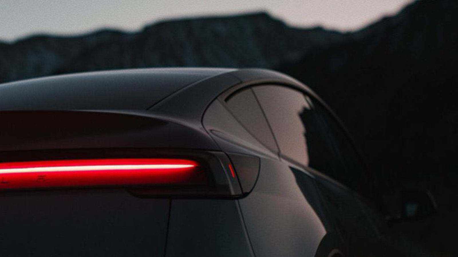 Автомобили Tesla ежедневно проезжают 46 млн км на автопилоте, подписка на который приносит компании $45 млн в месяц