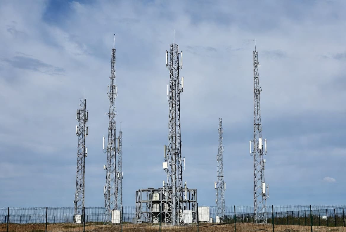 8600 новых российских базовых станций в 2026 году: операторы массово переходят на отечественное оборудование