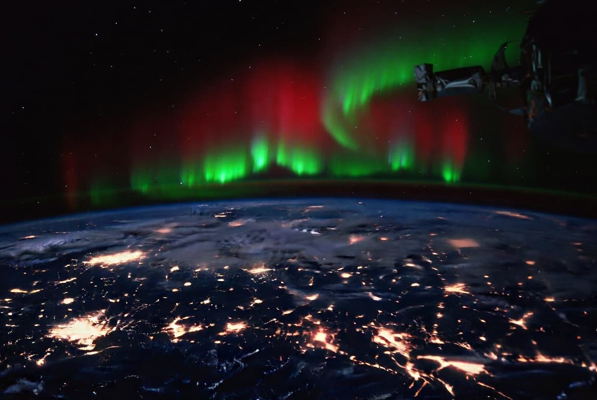 Плазма ударила по Земле: магнитные бури резко усилились