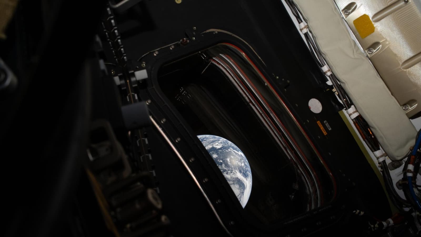 Неочевидный рекорд миссии Artemis II по облету Луны: люди впервые оказались на максимальном расстоянии в околоземном и лунном пространстве