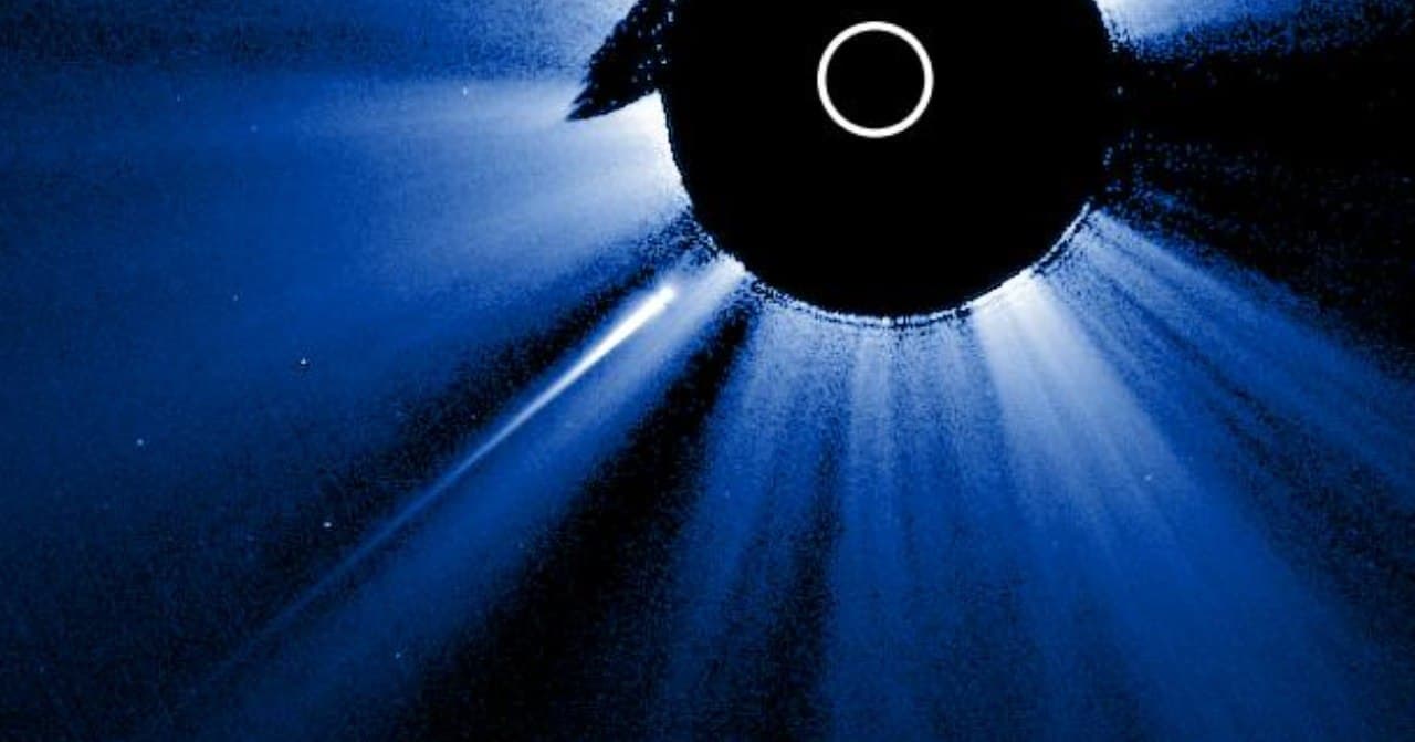 Последние часы кометы C/2026 A1, летящей на Солнце: распад уже начался