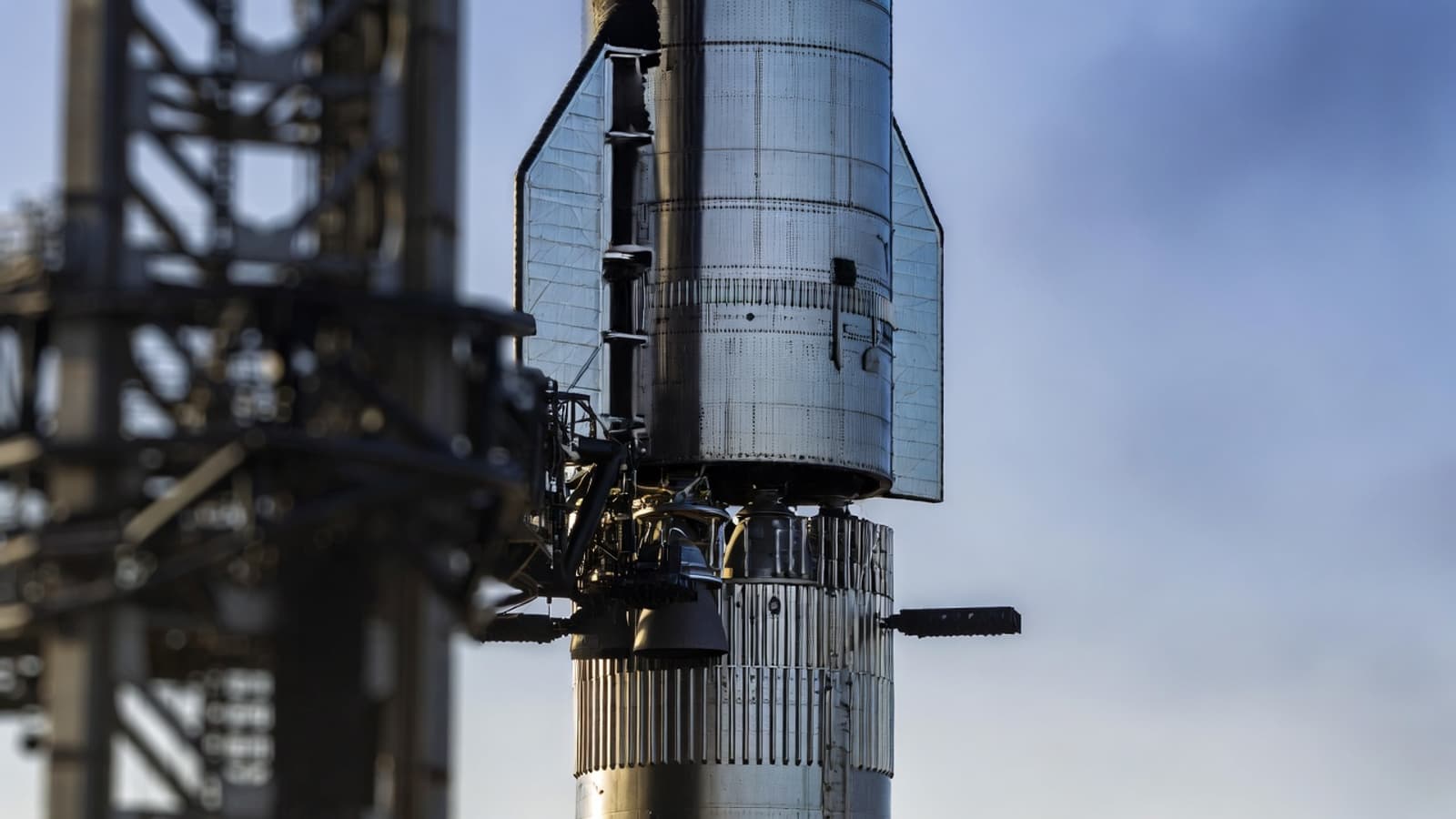 Starship Flight 12 откладывается: SpaceX прервала важнейшие испытания в последний момент