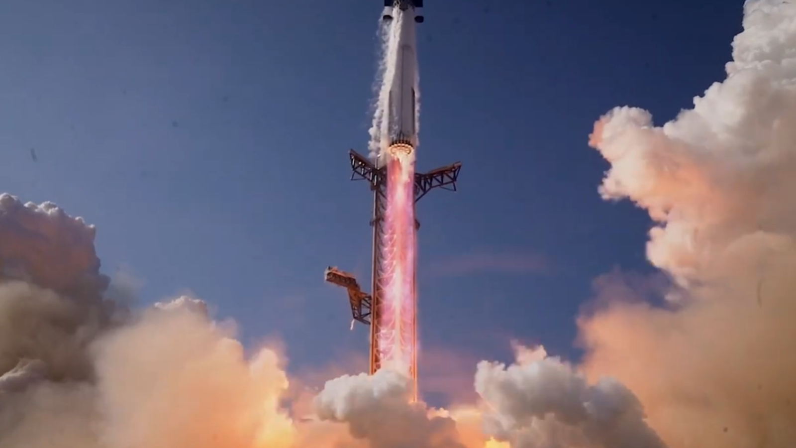 Ударные волны от 33 двигателей Raptor: SpaceX показала эффектное видео запуска Starship нового поколения