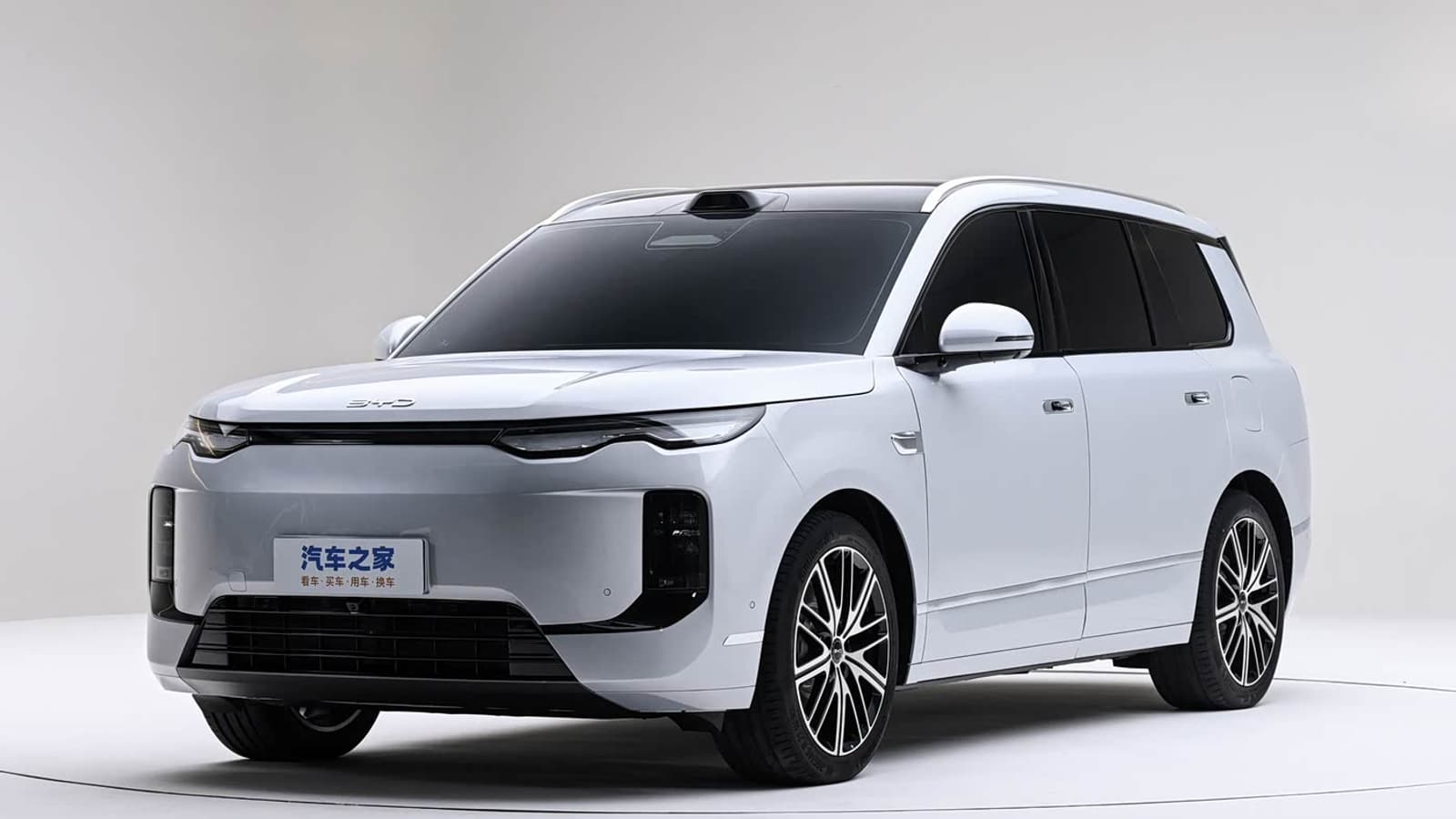 Toyota Highlander, подвинься. BYD сертифицировала флагманский кроссовер Hiace 08: 5,1 метра длины, полный привод и 544 л.с.