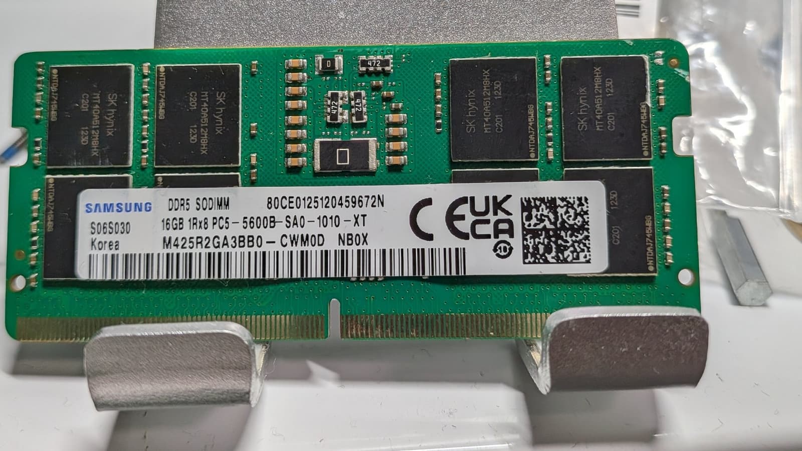 В продаже появились поддельные модули DDR5: вместо реальных чипов памяти — пластиковые заглушки с маркировкой
