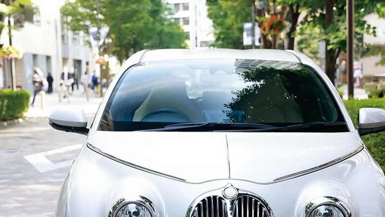 Toyota Yaris, которая косплеит Jaguar. Представлен обновленный Mitsuoka Viewt Story, он стал мощнее и дороже