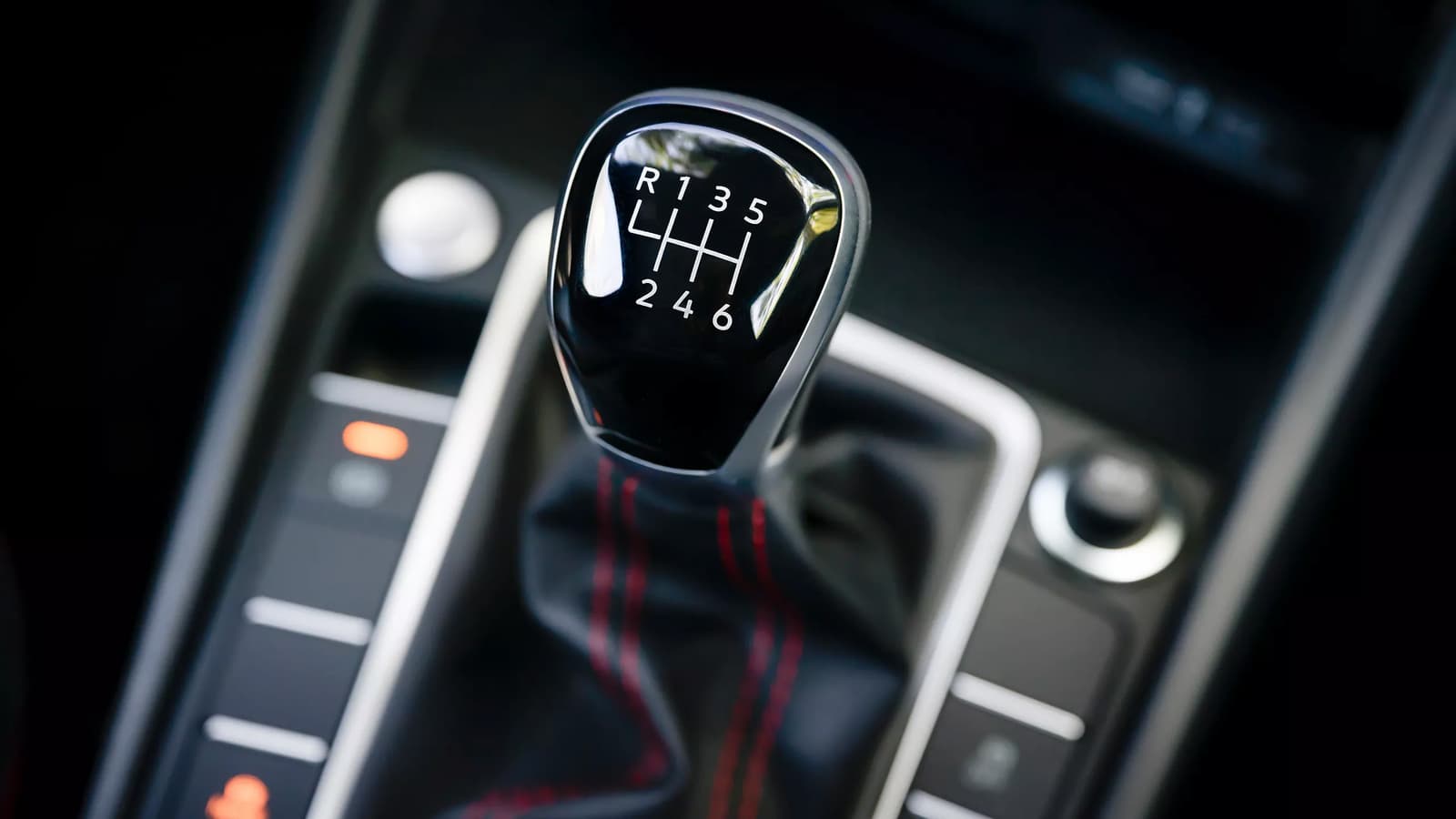 Volkswagen объяснил, почему отказался от ручной коробки передач в Jetta