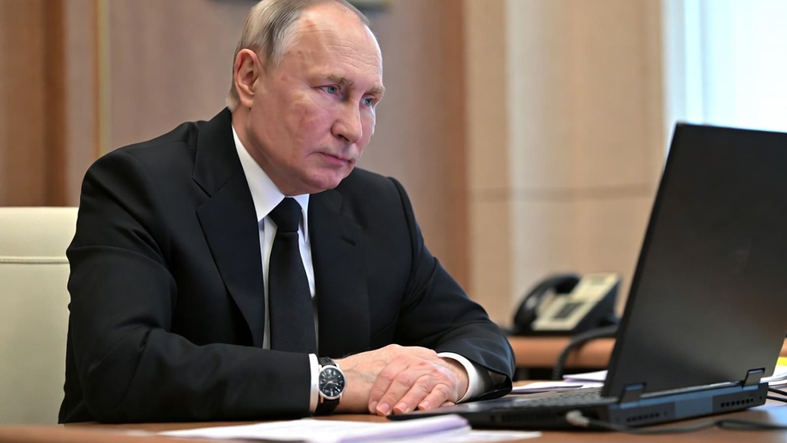 Путин назвал Россию одной из трех стран, которые развивают суверенный искусственный интеллект
