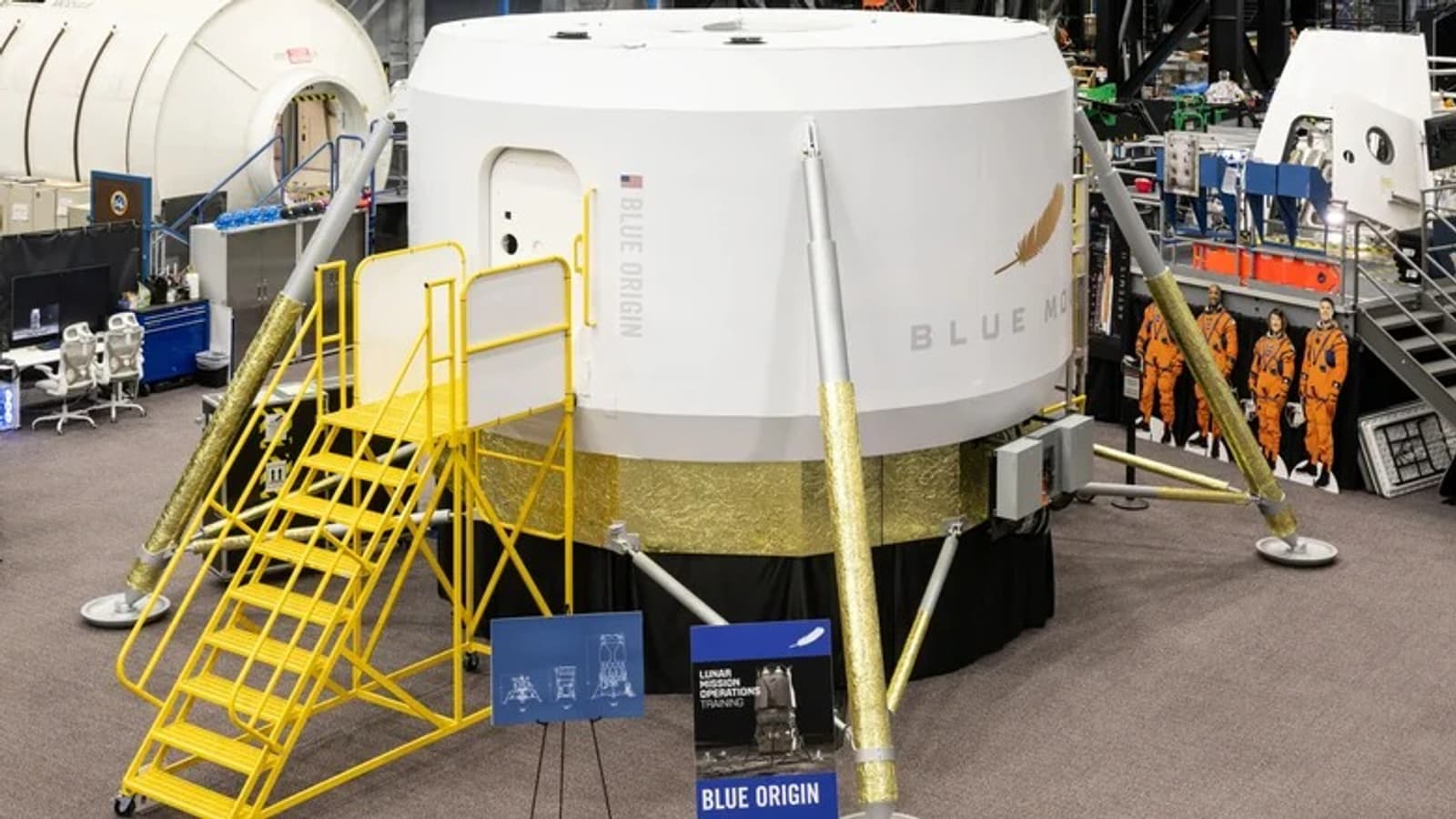 NASA начало тренировки с полноразмерным макетом лунного корабля Blue Origin — гонка со SpaceX за высадку на Луну ускоряется