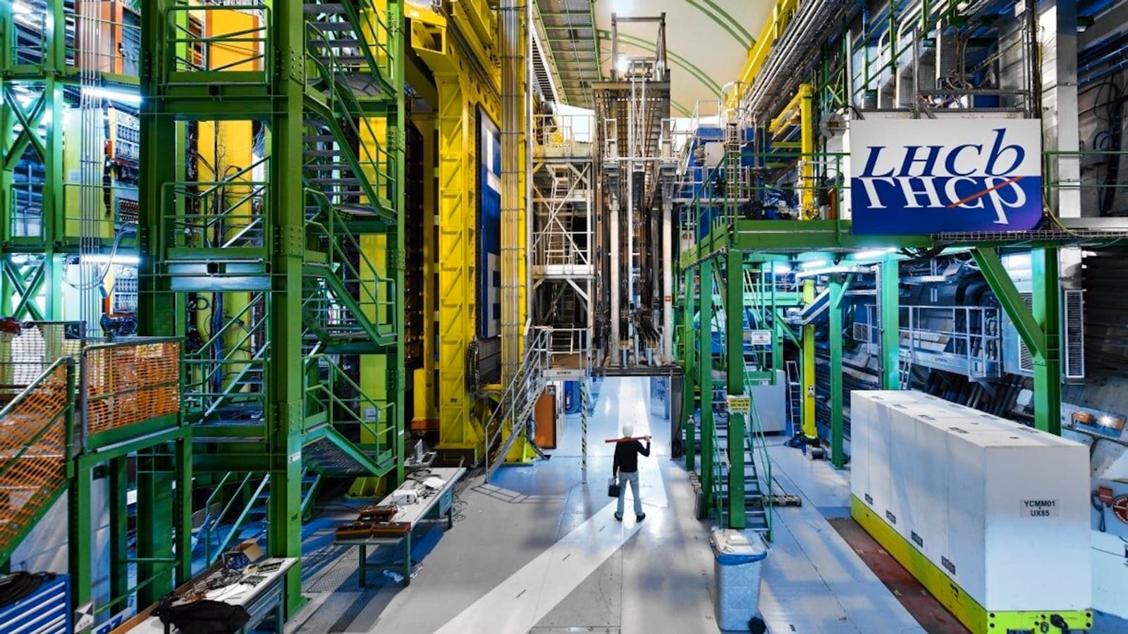 Анализ редких распадов B-мезонов на LHCb выявил аномалию, не объяснимую Стандартной моделью