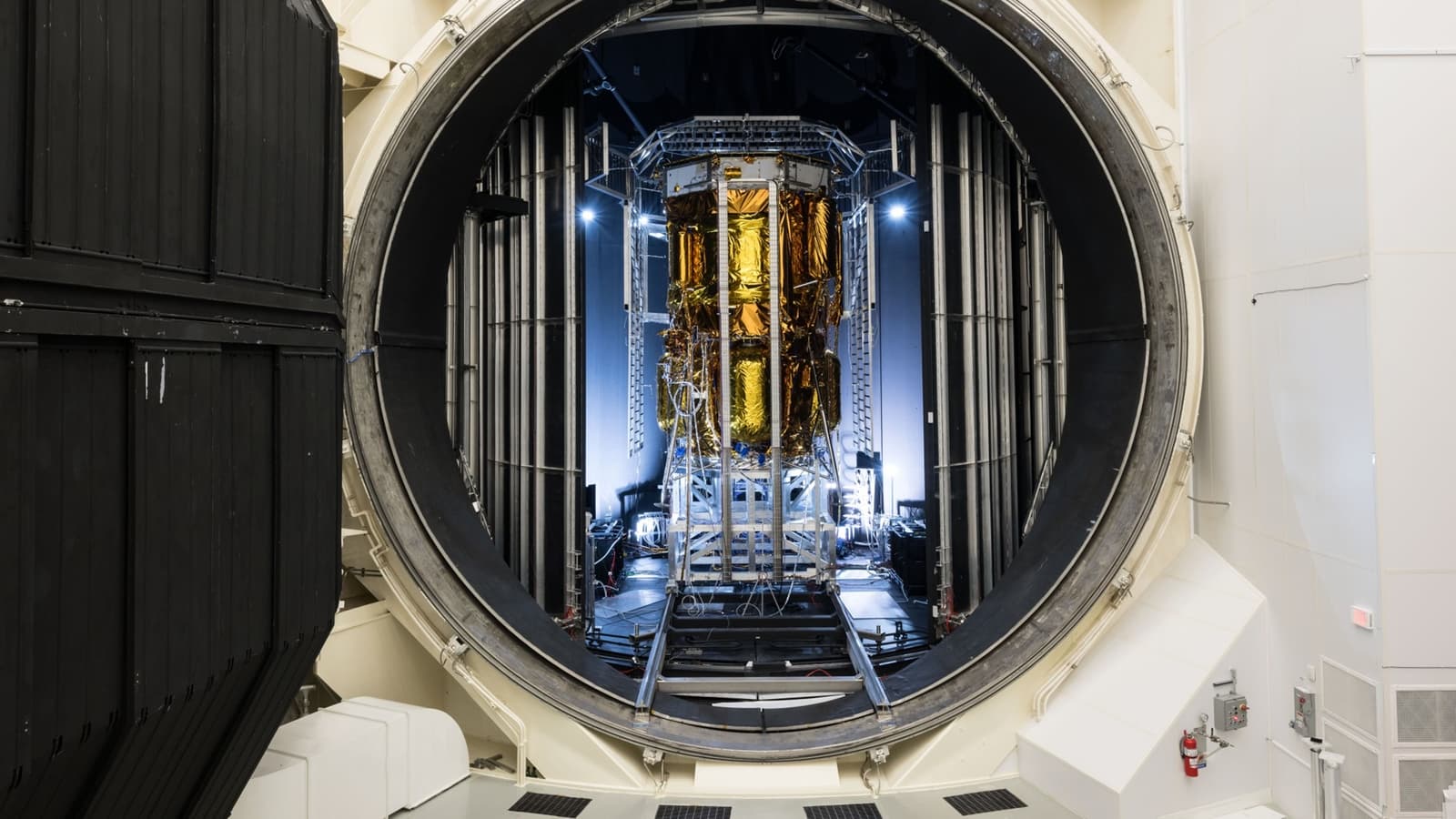 Лунный посадочный модуль Blue Origin завершил испытания в вакуумной камере NASA