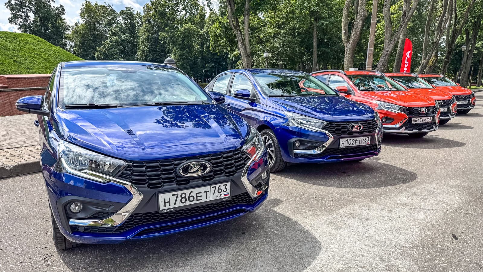 Lada Iskra пошла в рост: новинка АвтоВАЗа впервые превысила отметку 3000 машин за месяц