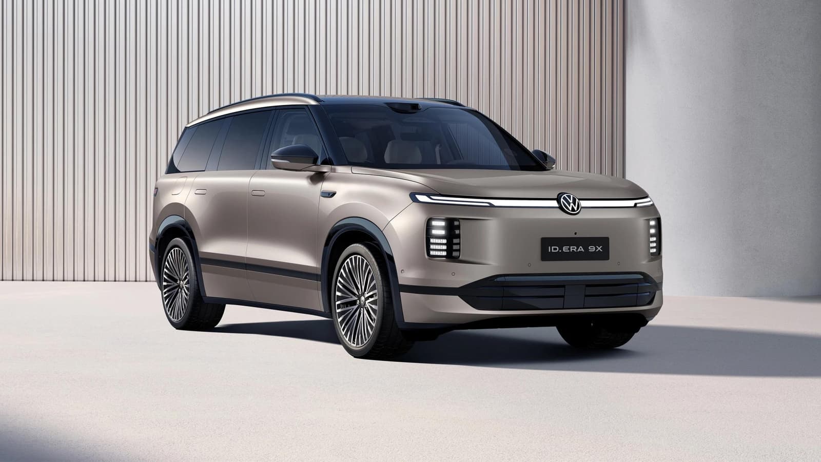 Больше BMW X7, с полным приводом, 500 л.с. и 1600 км на баке бензина. В России будут продавать полноприводный гибридный кроссовер Volkswagen ID. Era 9X, цена уже известна