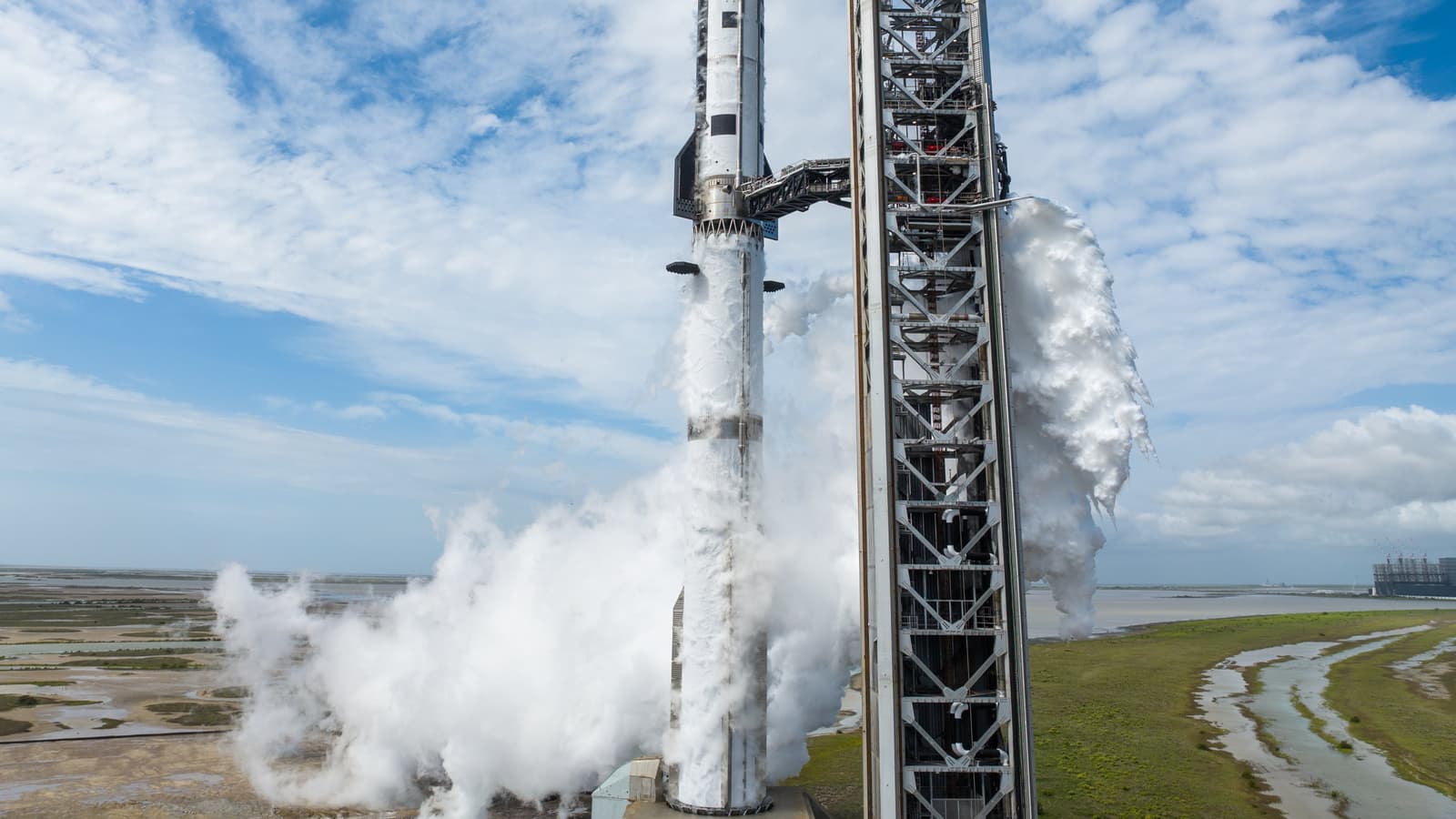 «Репетиция запуска завершена». SpaceX впервые загрузила в Starship и Super Heavy V3 5000 тонн топлива