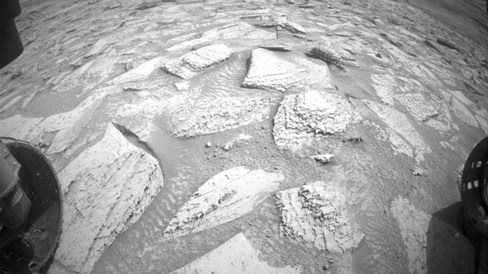 Curiosity «вытащил» камень с Марса: бур зацепил породу и не отпускал