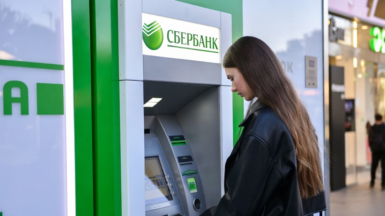 Россиянам разрешат пополнять свои счета через любые банкоматы. Переводы будут зачисляться сразу же после оплаты
