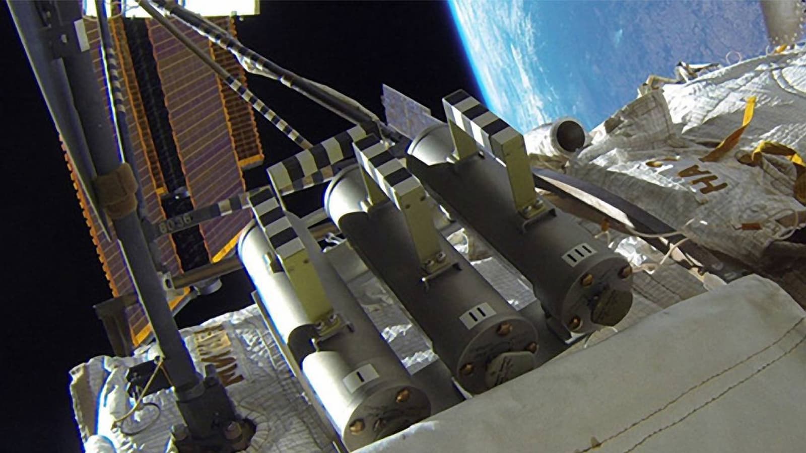 Российские космонавты вынесут в открытый космос «Солнце-Терагерц» и заберут уникальные образцы: большой выход за борт МКС назначен на 27 мая