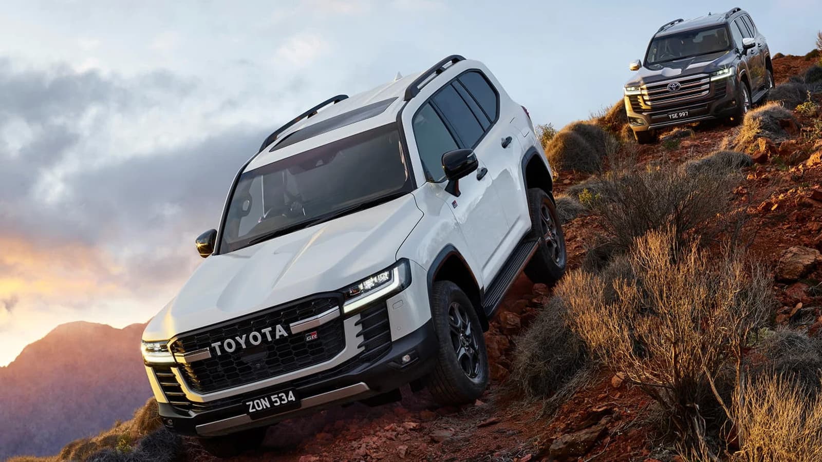 Самый мощный Toyota Land Cruiser 300 вышел в Австралии: гибрид на 457 л.с., 10-ступенчатый «автомат» и фирменный полный привод