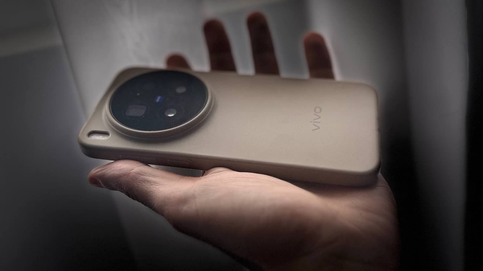 Vivo X500 Pro Max, претендующий на звание лучшего камерофона, получит экран диагональю 6,85 дюйма