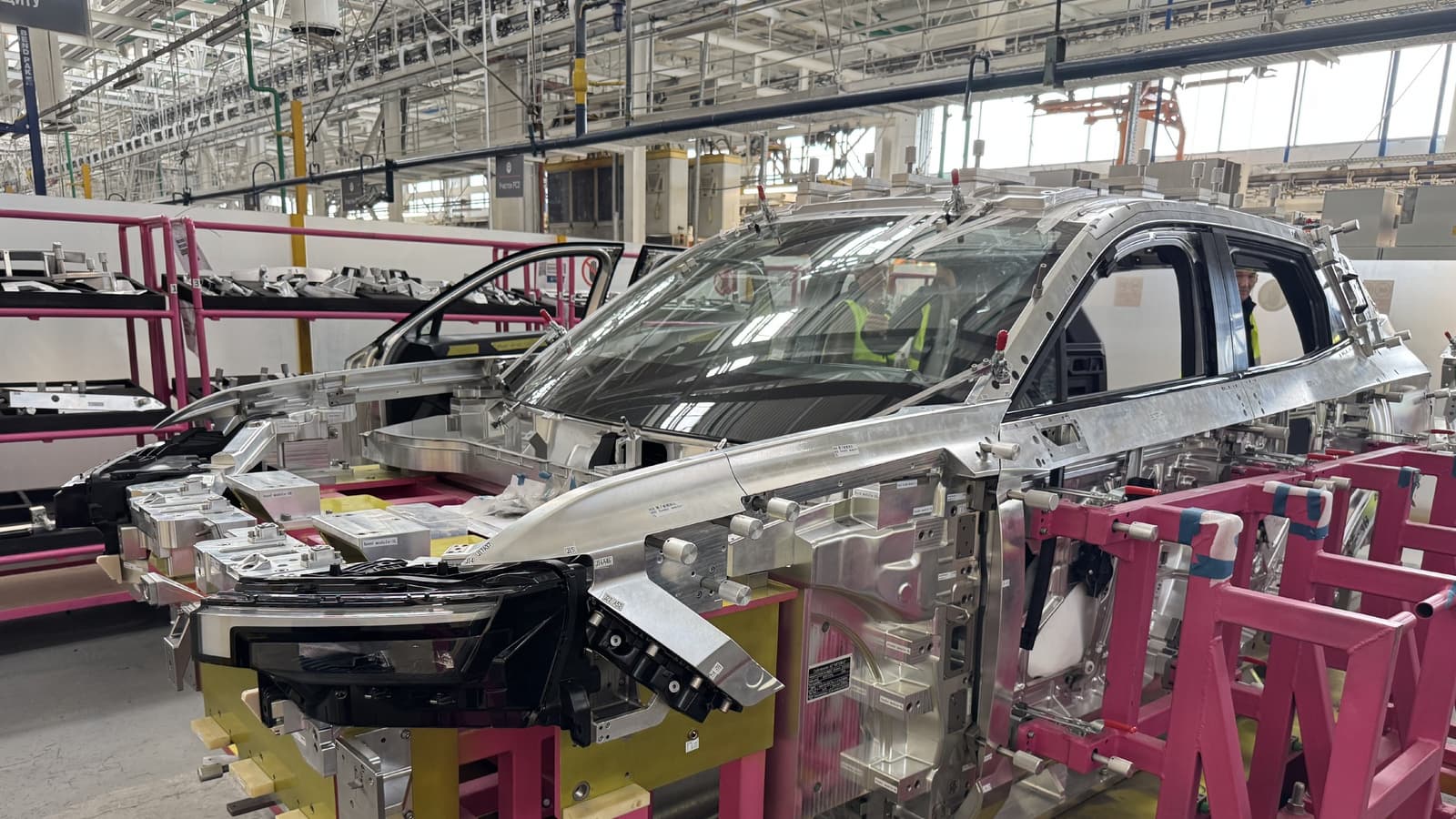 При сборке новейшего Lada Azimut и других машин АвтоВАЗа используют калибры массой более 5 тонн