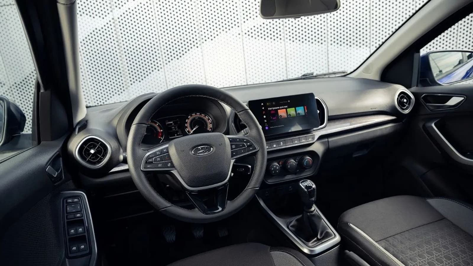 АвтоВАЗ выпустил более 100 тысяч обновлений по воздуху для Lada