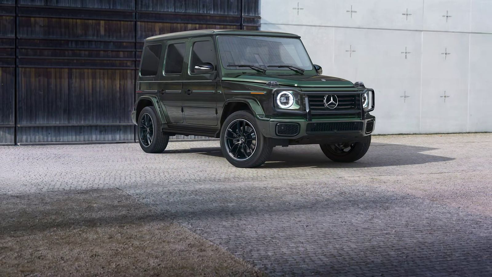 Кризис накрывает? Mercedes-Benz продала все свои автосалоны в Берлине