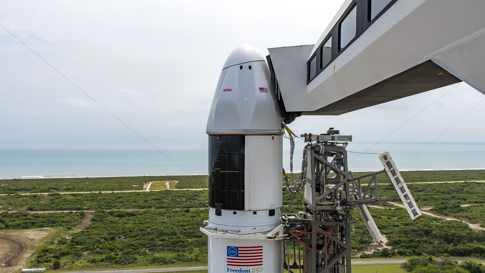 Запуск космического корабля SpaceX Dragon к МКС отложили в последний момент
