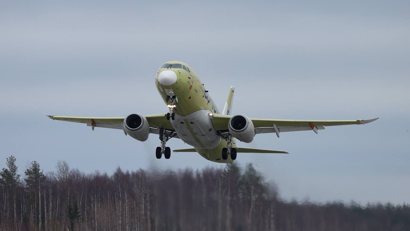Российский самолет SJ-100 с ПД-8 все ближе к небу: завершено почти 80% сертификационных полетов